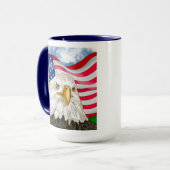 Bald Eagle vor der amerikanischen Flagge Patriotis Tasse (Vorderseite Links)