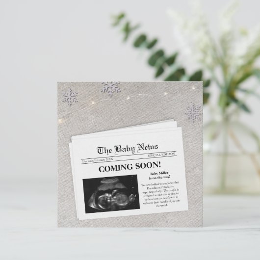 Bald kommt die Zeitung Foto Winterschwangerschaft Ankündigung (Stehend Vorderseite)