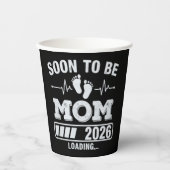 Bald Mutter 2026 Schwangerschaftsankündigung wird  Pappbecher (Vorderseite)