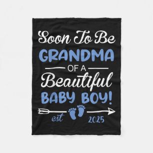 Bald Oma eines wunderschönen Babyjungen wird bekan Fleecedecke