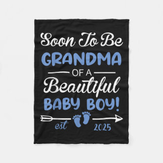 Bald Oma eines wunderschönen Babyjungen wird bekan Fleecedecke