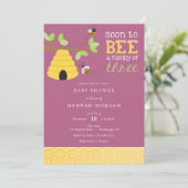 Bald wird eine Familie von drei Baby-Dusche Einladung (Stehend Vorderseite)