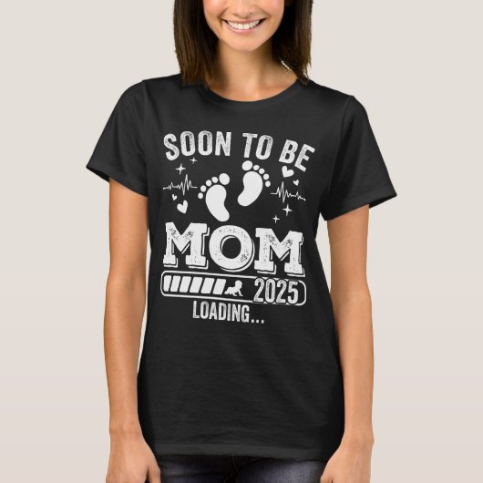Bald wird Mama 2025 Frauen beladen T-Shirt (Vorderseite)