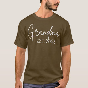 Bald wird Oma Est 2023 Pocket Pregnancy Annou T-Shirt