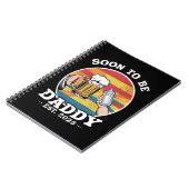 Bald zu Daddy 2025 erste Daddy 2025 Retro Notizblock (Linke Seite)