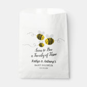 Bald zu einer Familie von drei | Babydusche Geschenktütchen (Vorderseite)