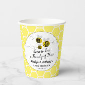 Bald zu einer Familie von drei | Babydusche Pappbecher (Vorderseite)