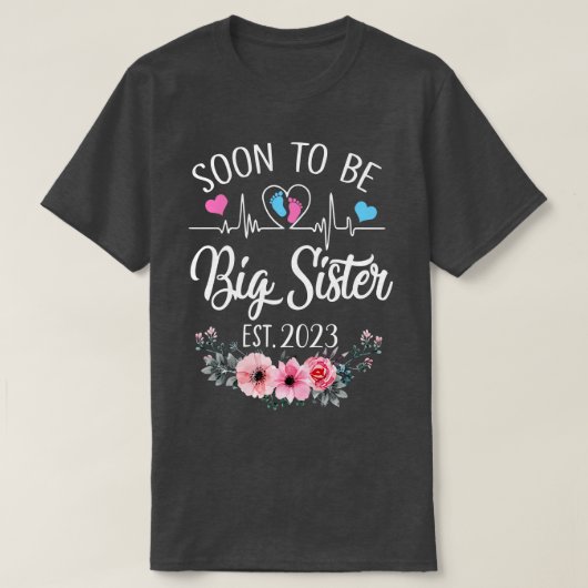 Bald zu einer großen Schwester Est 2023 Blumenschw T-Shirt (Design vorne)