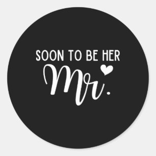 Bald zu ihr Mr. Bride und Groom Matching Paare. Runder Aufkleber
