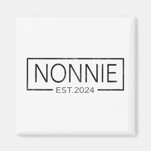 Bald zu Nonnie 2024 Mütter Tag Nonnie Est 2024 Magnet