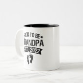 Bald zu Opa 2022 Neues Geborenes Baby Geschenk Zweifarbige Tasse (Vorderseite Links)