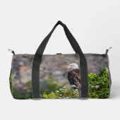 Baldadler auf dem Felsen Duffle Bag (Vorderseite)