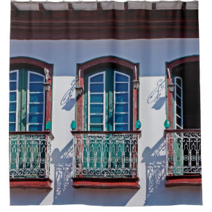 Balkone auf der Fassade in Diamantina, Minas Gerai Duschvorhang