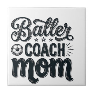Baller Coach Mom Vintage Fußball Shirt Design_1 Fliese