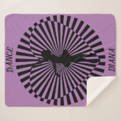 Ballerina auf einer abstrakten schwarz-weißen Deck Sherpadecke (Vorderseite (Horizontal))