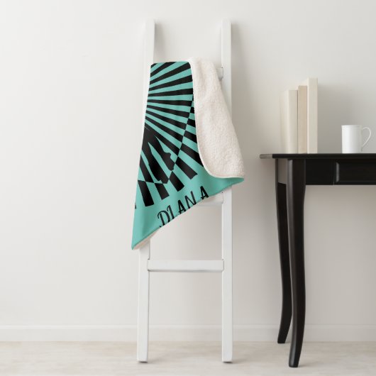 Ballerina auf einer abstrakten schwarz-weißen Deck Sherpadecke (Beispiel)