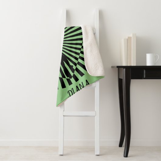 Ballerina auf einer abstrakten schwarz-weißen Deck Sherpadecke (Beispiel)