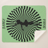 Ballerina auf einer abstrakten schwarz-weißen Deck Sherpadecke (Vorderseite (Horizontal))