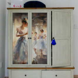 Ballerina, die ihre Bewegungen ausübt, Seidenpapier