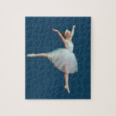 Ballerina im Weiß auf Blau Puzzle (Vertikal)