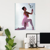 Ballerina mit Blume Poster (Heimbüro)