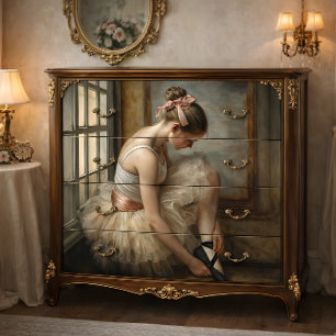 Ballerina mit Vintage-Rosafarbenem Schleifchen am  Seidenpapier