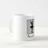 Ballerina Silhouette über ein Herz-Mandala-Muster Kaffeetasse (Vorderseite Links)