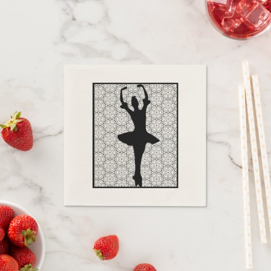 Ballerina Silhouette über ein Herz-Mandala-Muster Serviette (Beispiel)