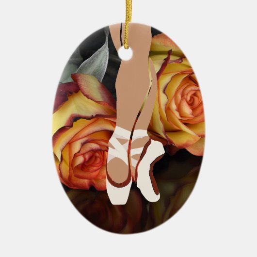 Ballerina und Rose En Pointe Ballet Keramik Ornament (Vorne)
