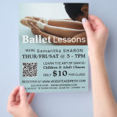 Ballettschuhe, Flyer für Tanzstunden (Hand)