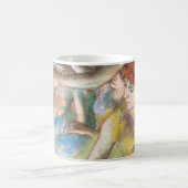 Balletttänzer auf der Bühne von Edgar Degas Kaffeetasse (Mittel)