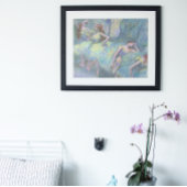 Balletttänzer in den Flügeln von Edgar Degas Poster