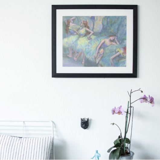 Balletttänzer in den Flügeln von Edgar Degas Poster