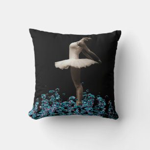 Balletttänzerin Ballerina tanzen auf Wasser Kissen