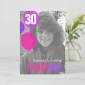 Ballon 30. THREEOH! Foto Geburtstag einladen Einladung (Stehend Vorderseite)