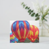 Ballon in lebhaften Farben Postkarte (Stehend Vorderseite)