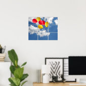 Ballonbukett im Himmel durch Fenster Poster (Heimbüro)