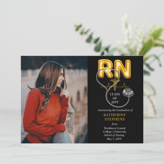 Balloon Letters RN Caduceus Stethoscope Abschluss Ankündigung (Stehend Vorderseite)