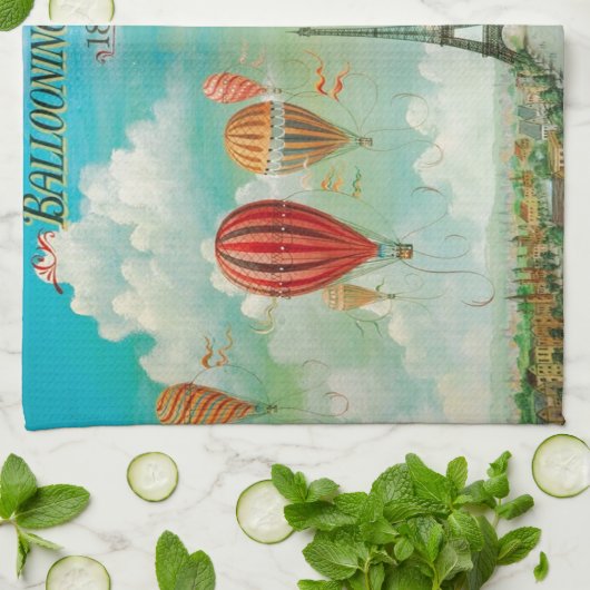 Balloon über Paris Handtuch (Gefaltet)