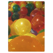 Balloons Farbiges Party Design Klemmbrett (Rückseite)