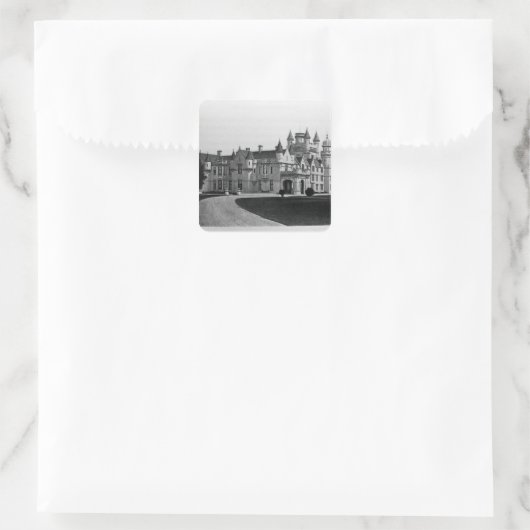 Balmoral Castle Quadratischer Aufkleber (Tasche)
