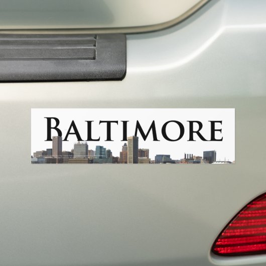 Baltimore MD-Skyline mit Baltimore im Himmel Autoaufkleber (Auf Auto)