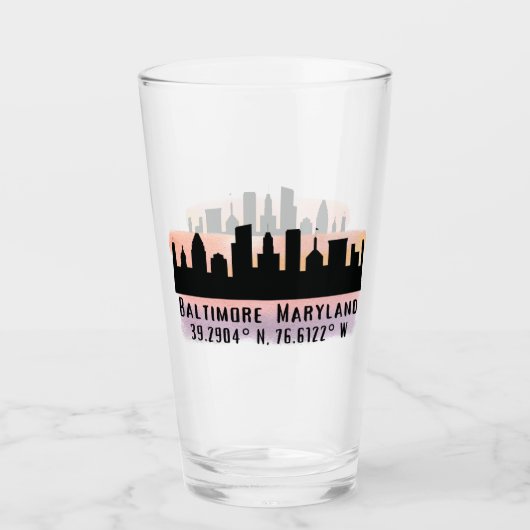Baltimore Skyline Latitude und Longitude Pint Glas (Vorderseite)