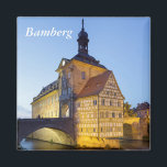 Bamberg-Abend Magnet<br><div class="desc">Dieser Andenkomotor verfügt über ein Abend-Time-Foto des Rathauses und der Obere Brücke, Bamberg, Bayern, Deutschland. Der Text ist anpassbar oder abnehmbar. Die Magnete machen ein Geschenk, oder ein persönliches Geschenk, um auf Ihrem Kühlschrank oder Aktenschrank zu bleiben. Dieser quadratische Magnet ist 2" x 2" (5cm x 5cm) oder Sie können...</div>