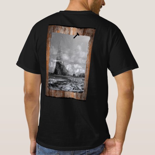 Bambusturm mit Wasser, Kies und Holz T-Shirt (Rückseite)