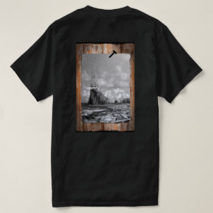 Bambusturm mit Wasser, Kies und Holz T-Shirt