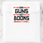 BAN GUNS KEINE BÜCHER QUADRATISCHER AUFKLEBER (Tasche)
