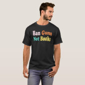 Ban Guns Not Books stoppen Gewalt keine Waffen Awa T-Shirt (Vorne ganz)