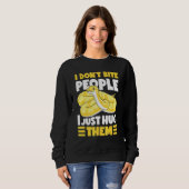 Banana Ball Python I Don't Bite People I Just Hug Sweatshirt (Vorne ganz)