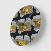 Banana Pancake [Roti Kluai Khai] Runde Wanduhr (Winkel)